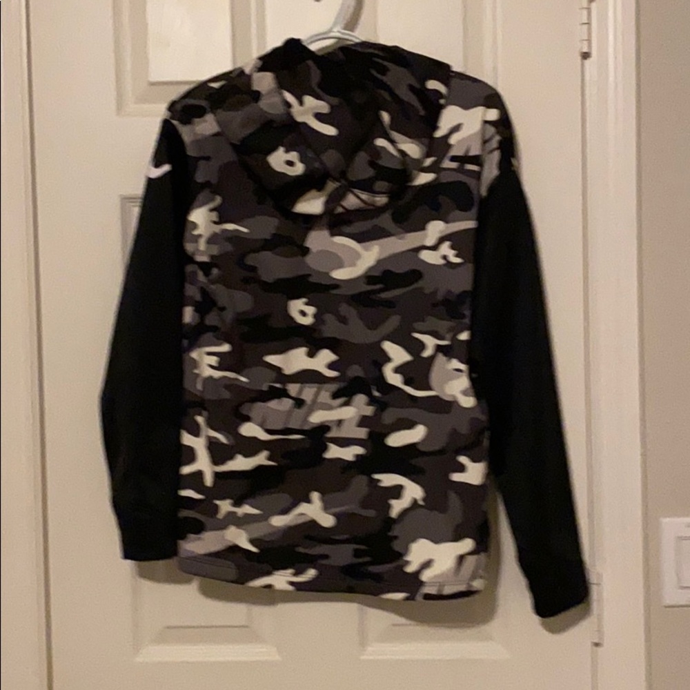 Sweaters - Picture 5 of 6